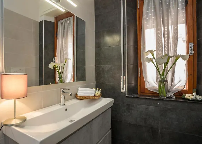 A Due Passi Dal Mare, Parcheggio E Giardino