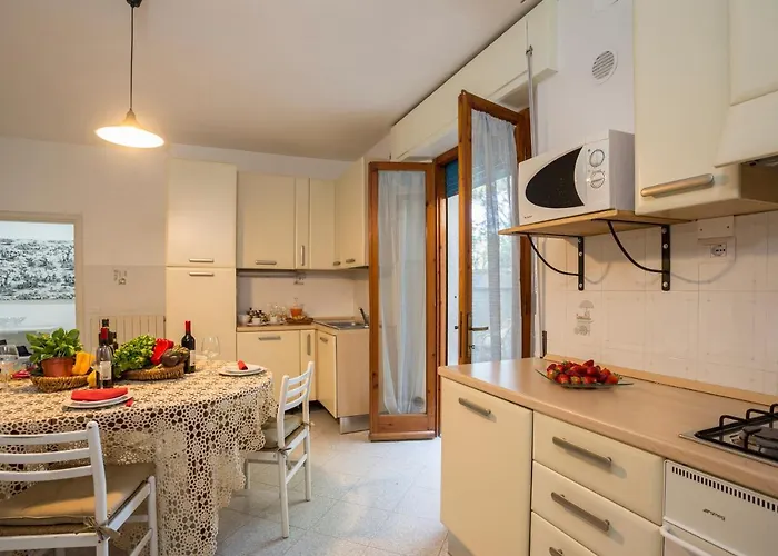 A Due Passi Dal Mare, Parcheggio E Giardino