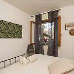 A Due Passi Dal Mare, Parcheggio E Giardino