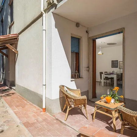 A Due Passi Dal Mare, Parcheggio E Giardino Apartmán