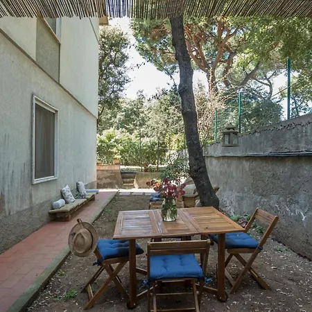 A Due Passi Dal Mare, Parcheggio E Giardino Apartmán