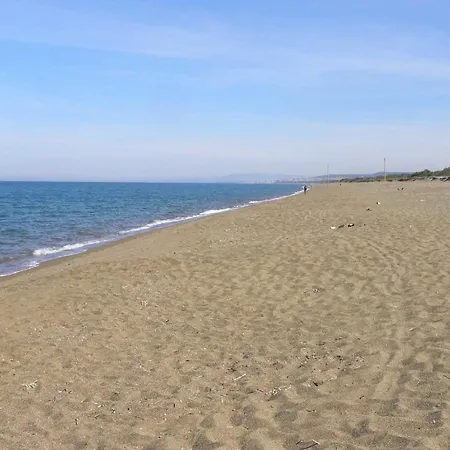 A Due Passi Dal Mare, Parcheggio E Giardino Apartmán