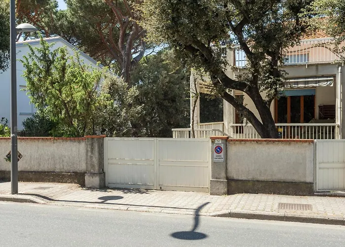 アパート A Due Passi Dal Mare, Parcheggio E Giardino